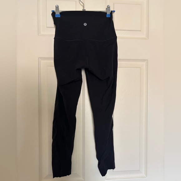 [Like New] Lululemon Wunder Under High-Rise Crop 23" Scallop hem|Black|Size 4 - Picture 4 of 6